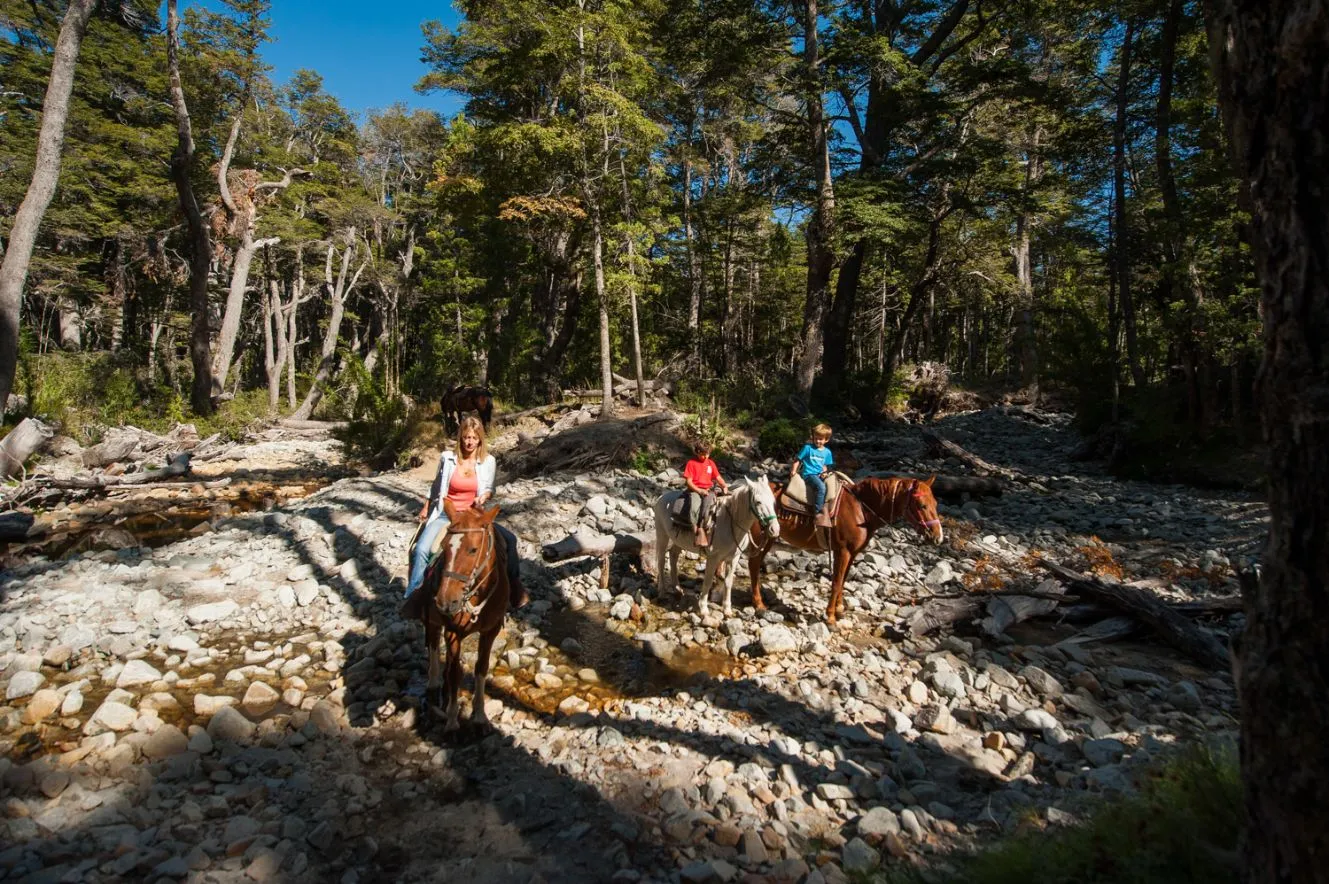 Cabalgatas en cerro Belvedere y cascada Inacayal